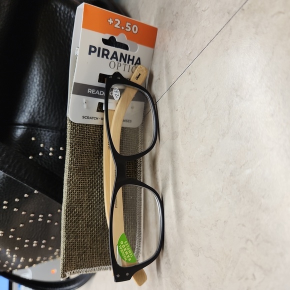 Piranha Optic Reading Glasses - Picture 2 of 2